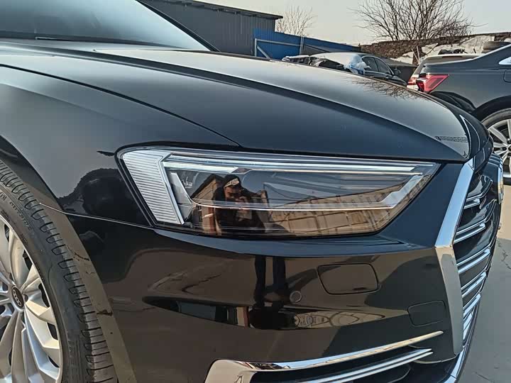 Фото 4 - Audi A8