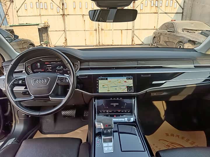 Фото 7 - Audi A8