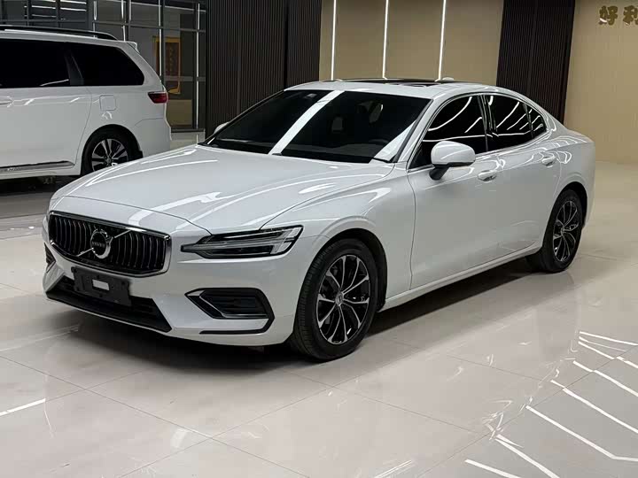 Фото 1 - Volvo S60