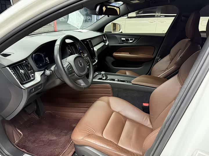 Фото 4 - Volvo S60