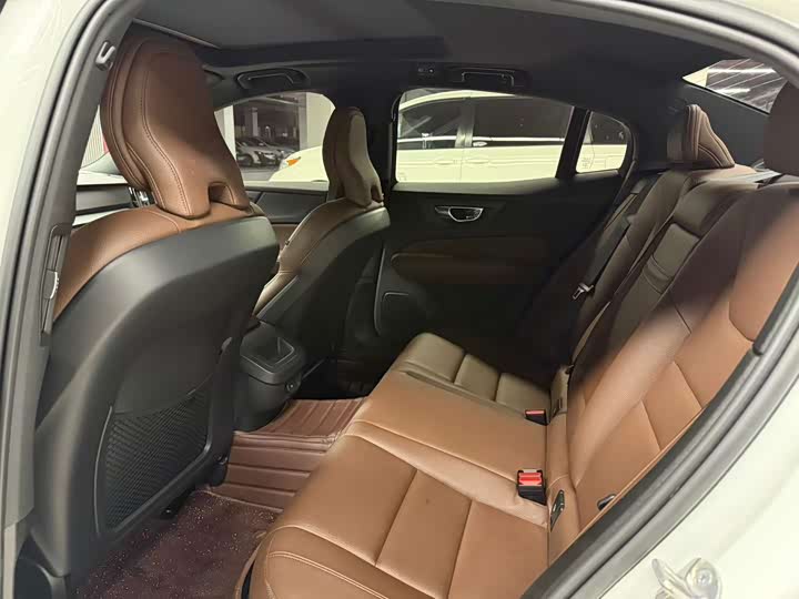 Фото 6 - Volvo S60