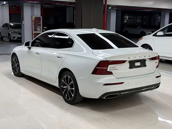 Фото 7 - Volvo S60