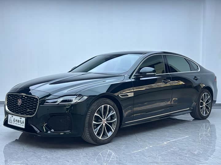 Фото 1 - Jaguar XF L