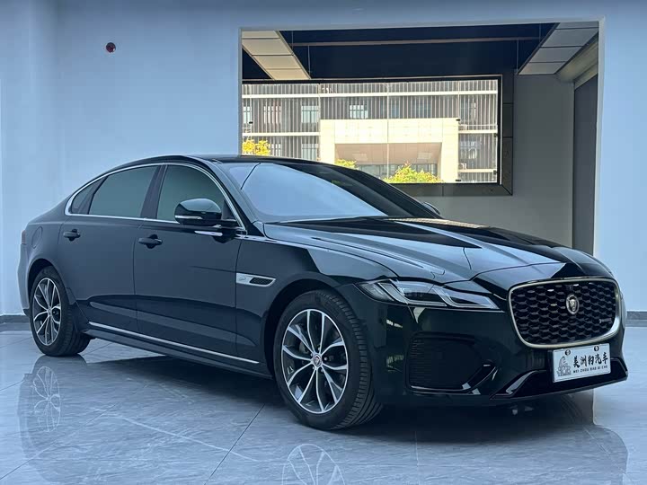 Фото 4 - Jaguar XF L