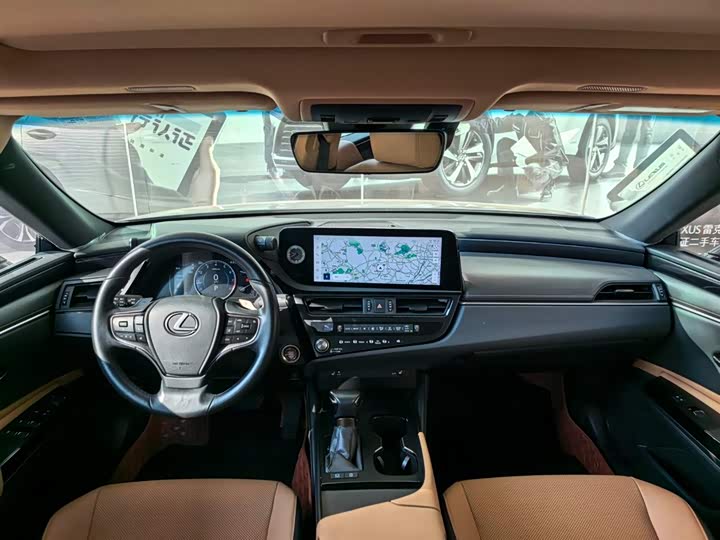 Фото 7 - Lexus ES