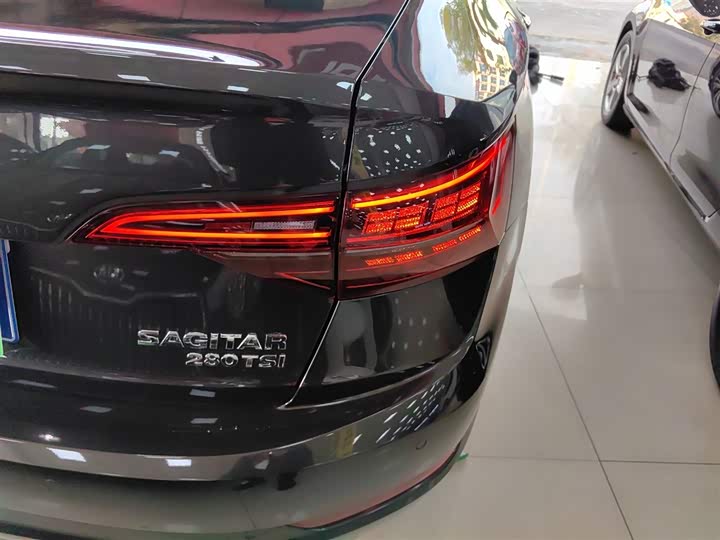 Фото 8 - Volkswagen Sagitar L