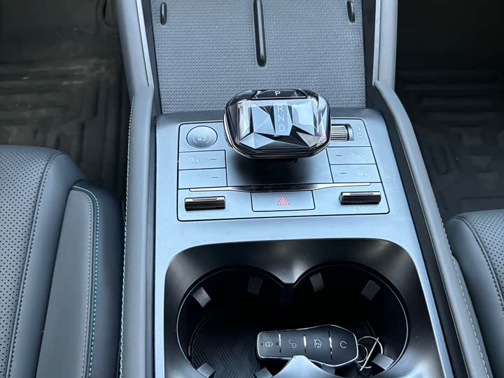 Фото 8 - BYD Qin L