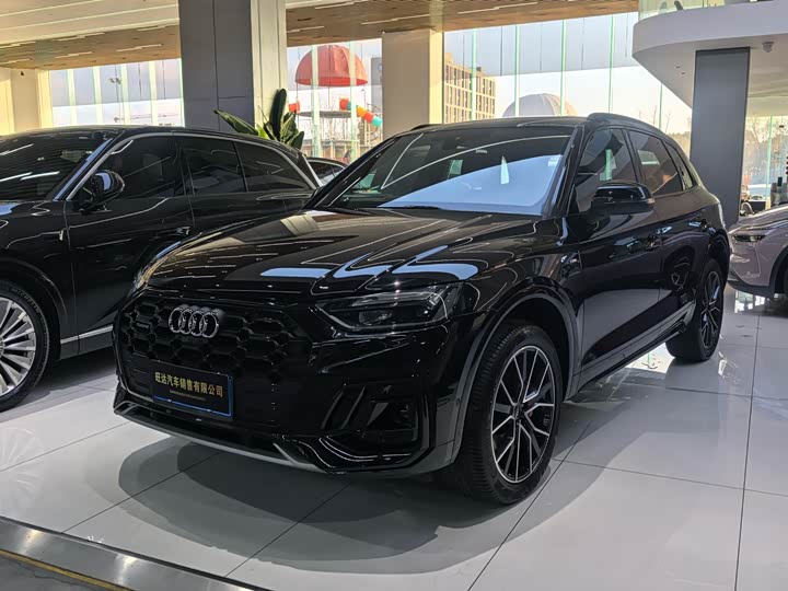 Фото 1 - Audi Q5L