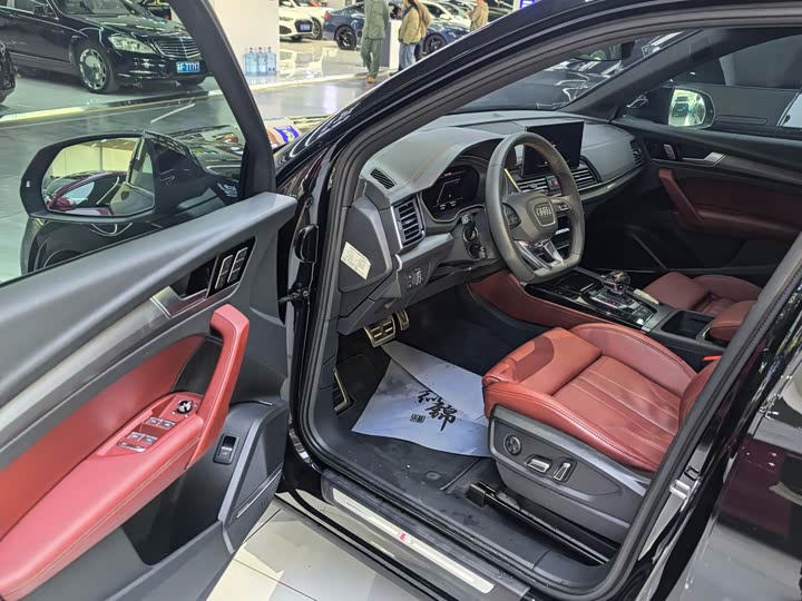 Фото 6 - Audi Q5L