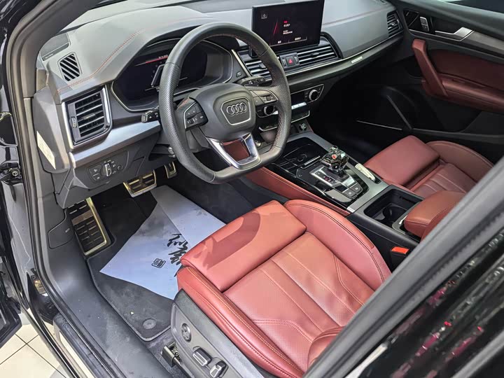 Фото 7 - Audi Q5L