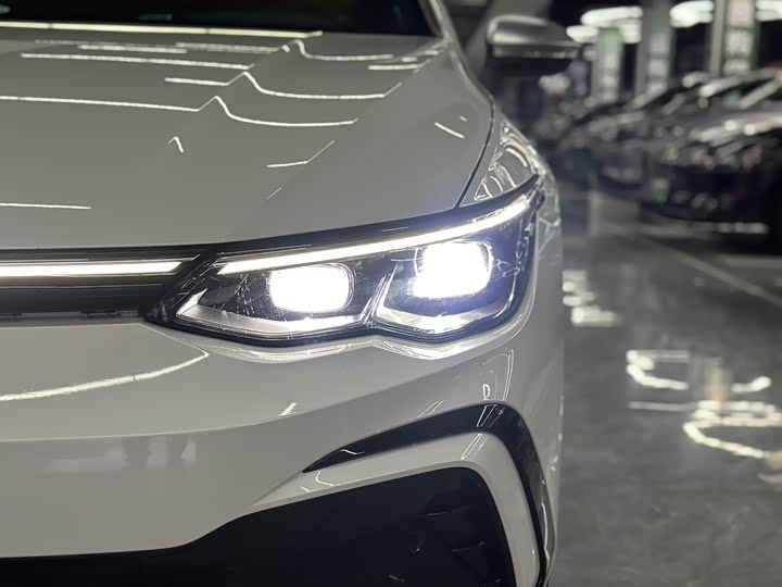 Фото 5 - Volkswagen Golf