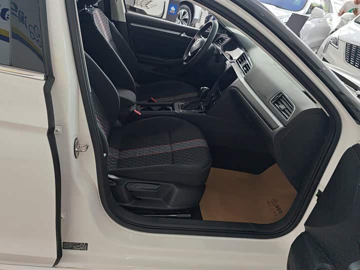 Фото 8 - Volkswagen Lamando L