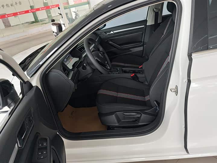 Фото 9 - Volkswagen Lamando L