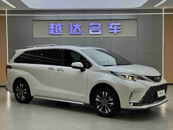 Фото 3 - Toyota Granvia