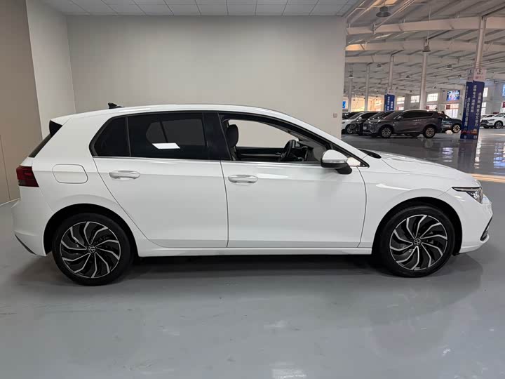 Фото 8 - Volkswagen Golf