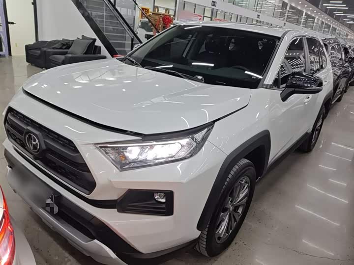 Фото 1 - Toyota RAV4