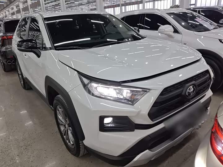 Фото 4 - Toyota RAV4