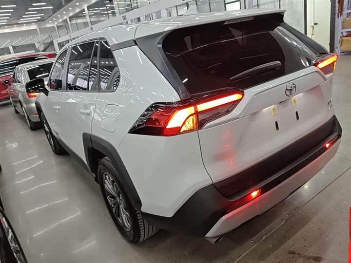 Фото 5 - Toyota RAV4