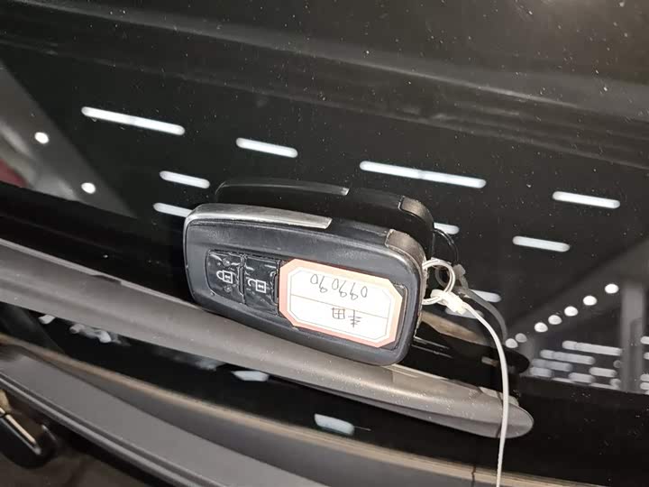 Фото 9 - Toyota RAV4