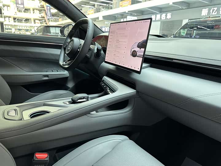 Фото 6 - Zeekr 001