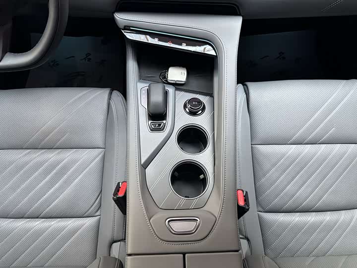 Фото 8 - Zeekr 001