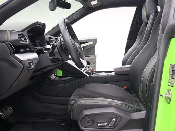 Фото 2 - Lamborghini Urus