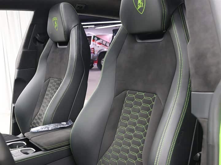 Фото 3 - Lamborghini Urus