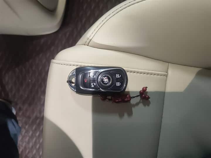 Фото 9 - Buick GL8 ES