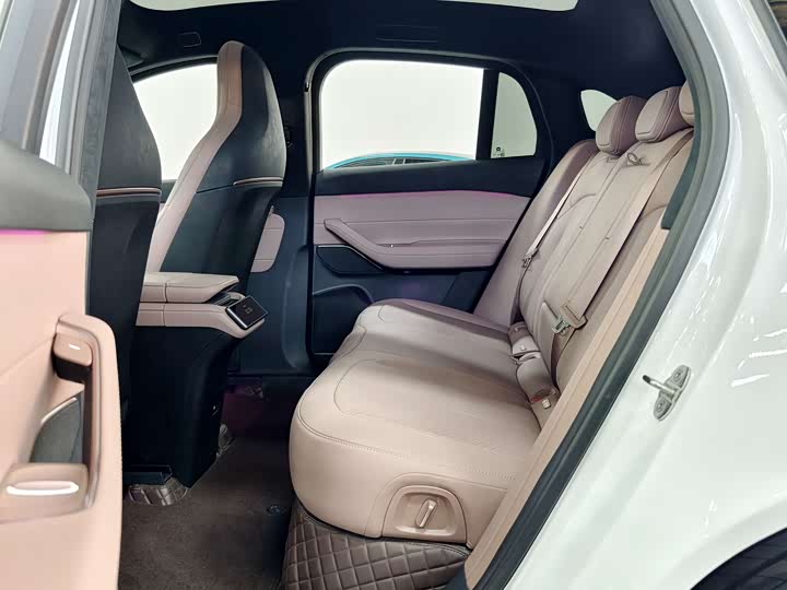 Фото 7 - Nio EC6