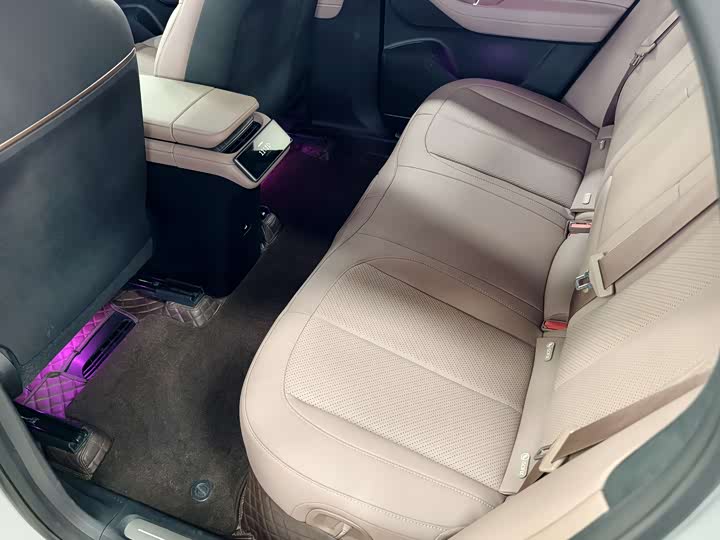 Фото 8 - Nio EC6