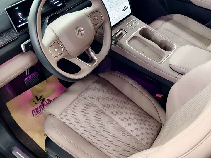 Фото 9 - Nio EC6