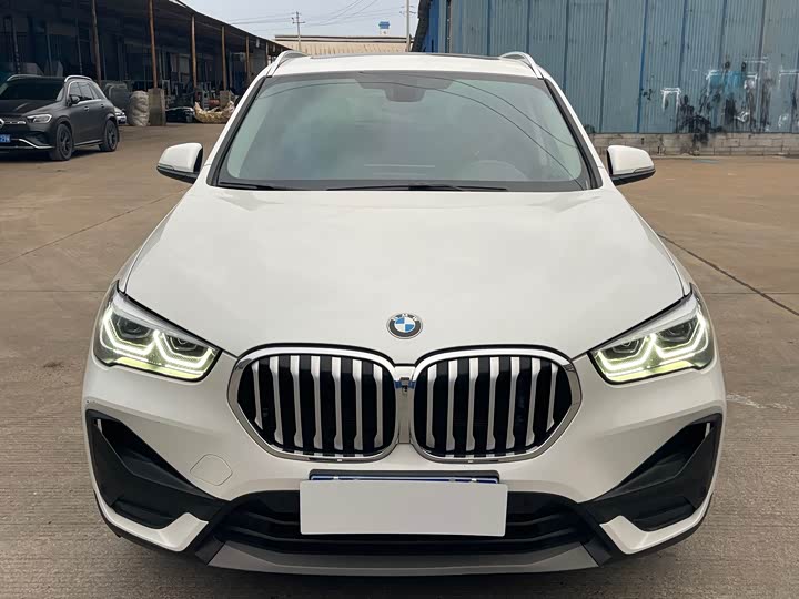 Фото 2 - BMW X1