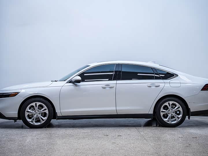 Фото 4 - Honda Accord