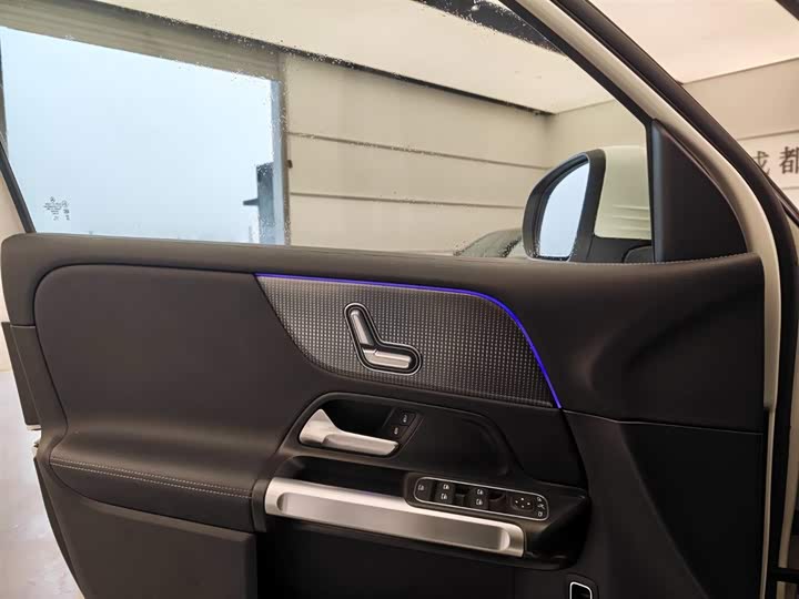 Фото 9 - Mercedes-Benz GLB-Class