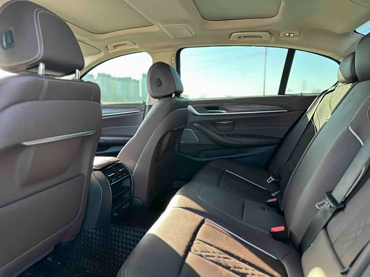 Фото 6 - BMW 5 Series