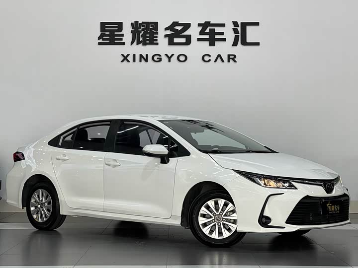 Фото 2 - Toyota Corolla