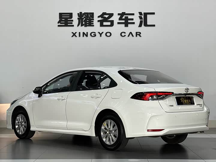 Фото 8 - Toyota Corolla