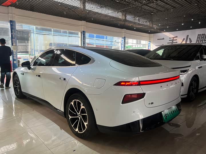 Фото 2 - XPeng P7