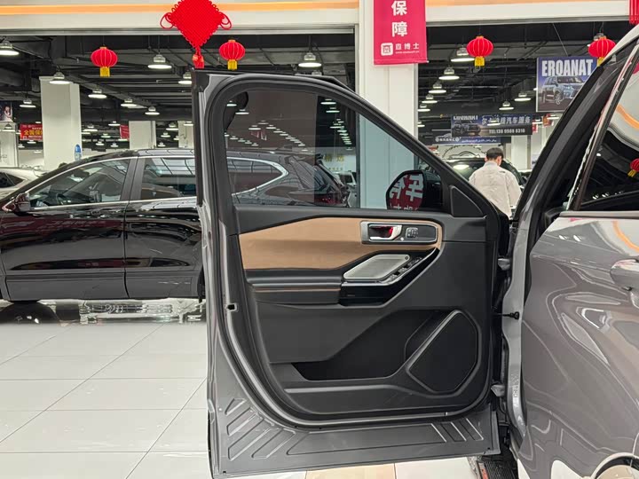 Фото 5 - Ford Explorer