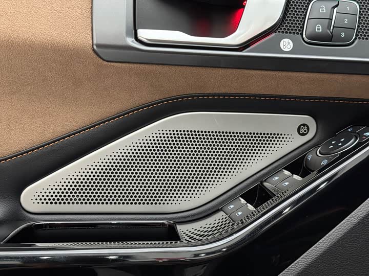 Фото 6 - Ford Explorer