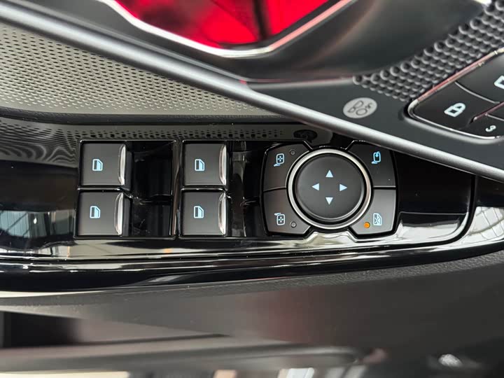 Фото 7 - Ford Explorer