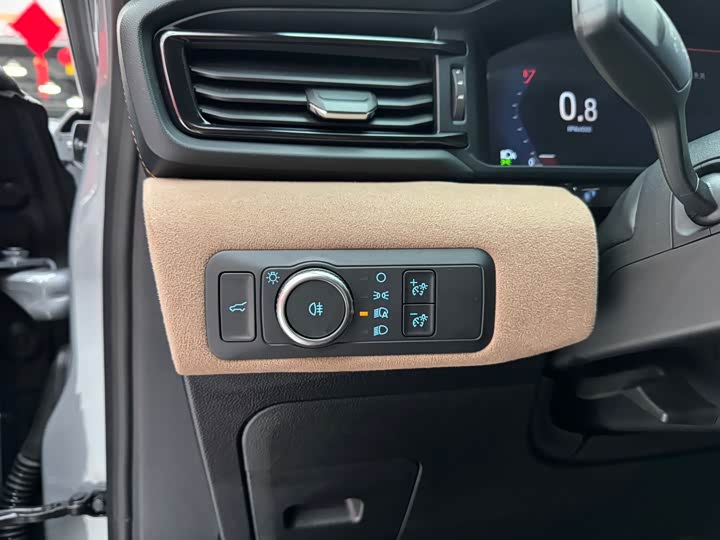 Фото 9 - Ford Explorer