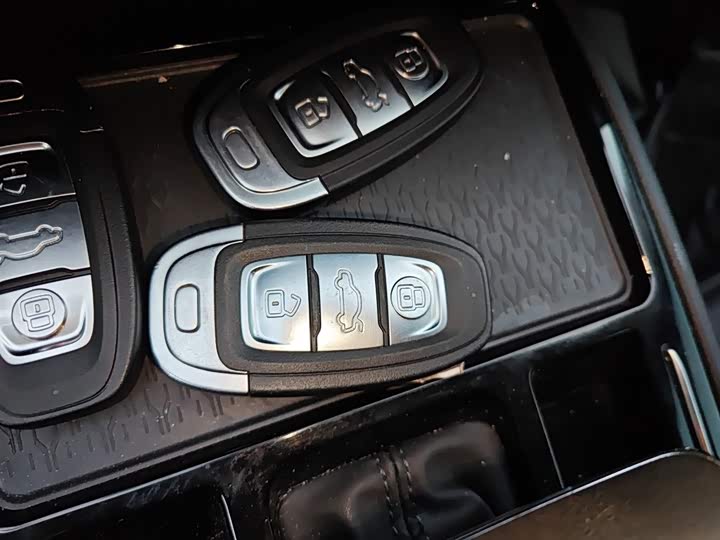 Фото 9 - Hongqi E-QM5