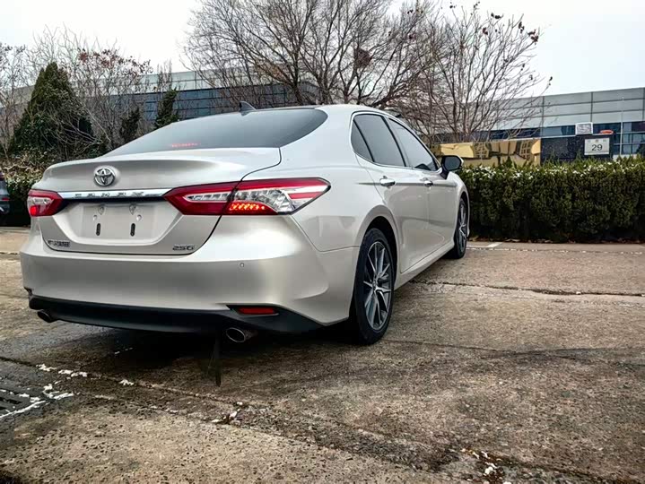 Фото 5 - Toyota Camry