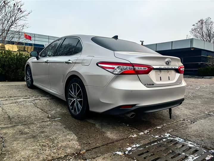 Фото 6 - Toyota Camry