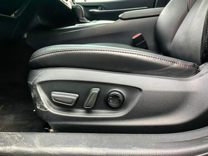 Фото 7 - Toyota Camry