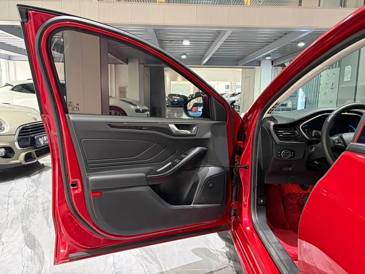 Фото 7 - Ford Focus