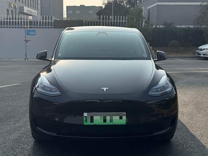 Фото 2 - Tesla Model Y