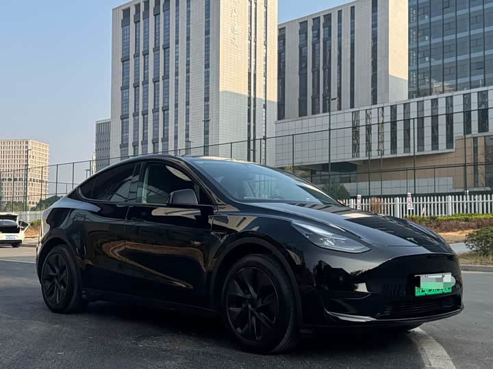 Фото 3 - Tesla Model Y