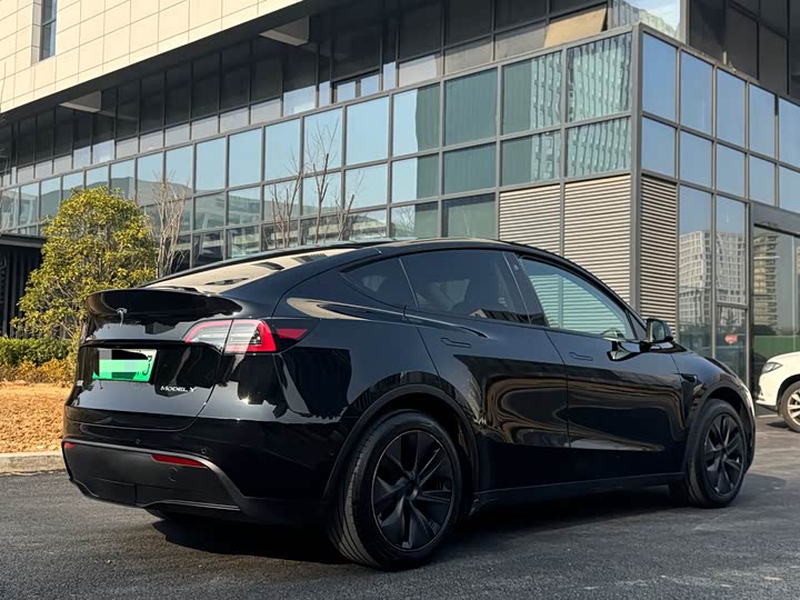 Фото 4 - Tesla Model Y